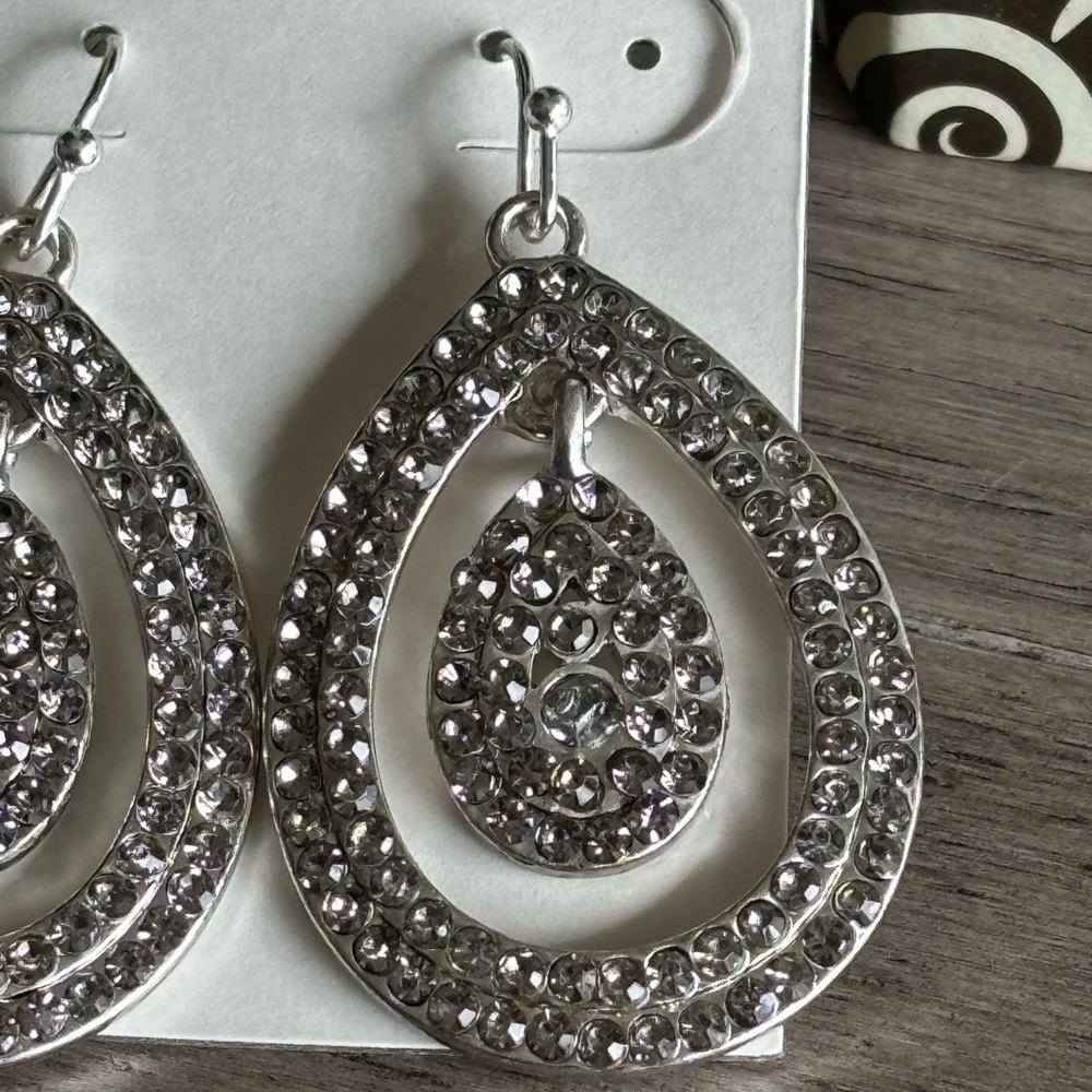 Stunning Rhinestone Earrings - Picture 2 of 7